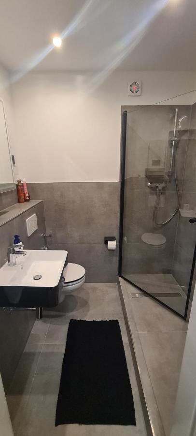 Schoene 2 Zimmer Apartment In Krefeld City, Monteur Wohnung Netflix & Prime Zewnętrze zdjęcie